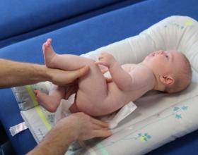 Bébé en change